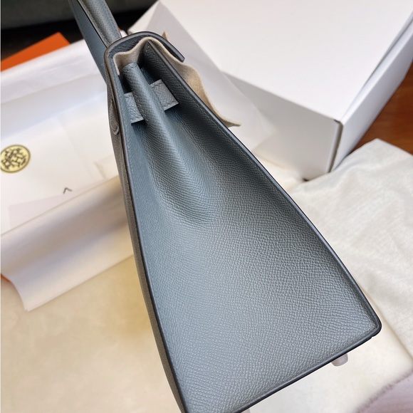 30 - Picture 2 of 14